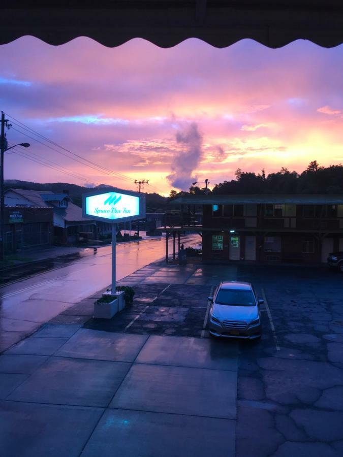Spruce Pine Inn Экстерьер фото
